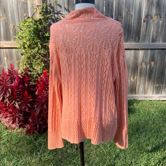 VINTAGE HANDMADE KNIT CARDIGAN WITH SCALLOPED NECKLINE. EXCELLENT CONDITION - Picture 7 of 14